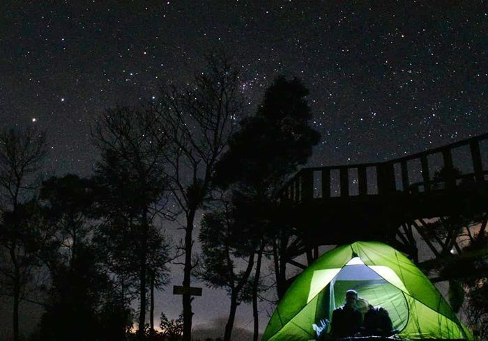 Camping Ground di Malang Raya Ini Punya View Alam yang ...