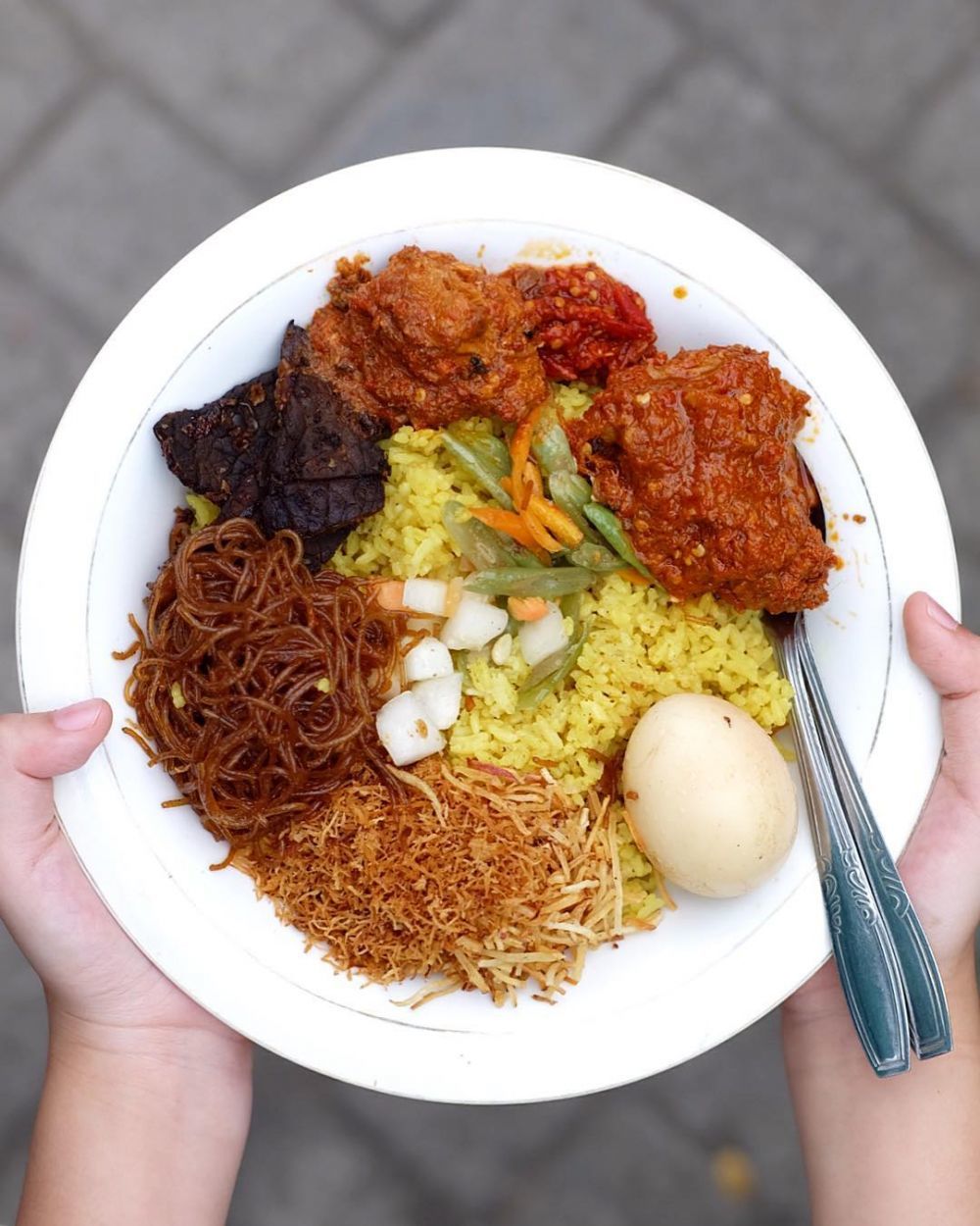 10 Nasi Kuning Paling Enak Di Makassar, Paling Pas Jadi Menu Sarapan