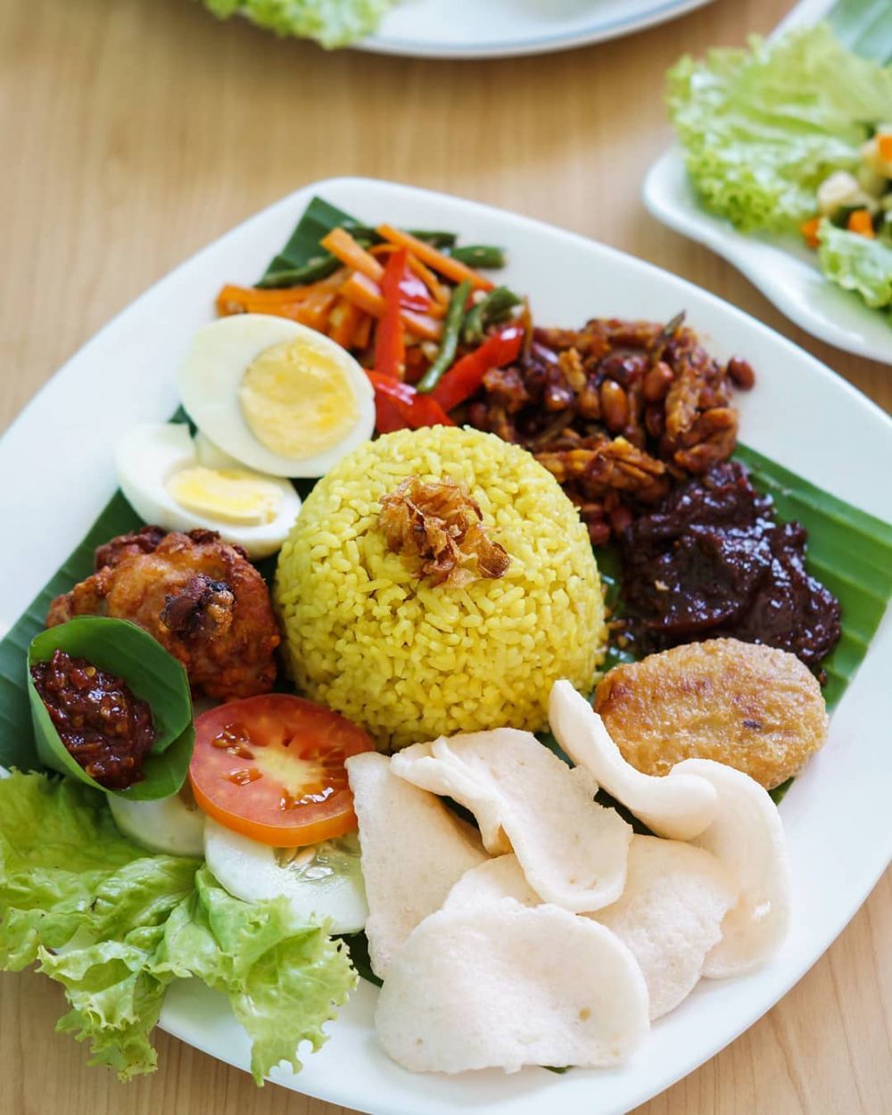 10 Nasi Kuning Enak di Makassar yang Pas buat Menu Sarapan