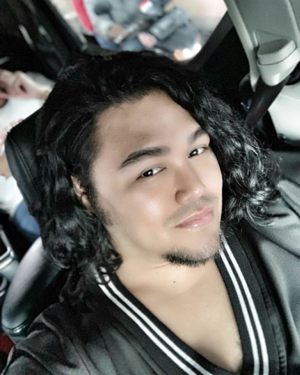 Dibilang Mirip Artis Kpop 10 Gaya Ivan Gunawan Dengan Rambut Gondrong