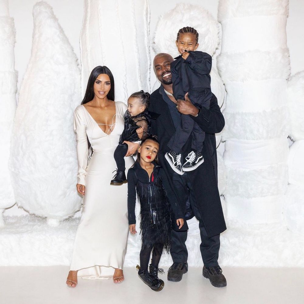 Potret Perayaan Pesta Natal Kim Kardashian & Kanye West