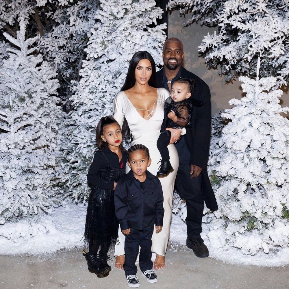 Potret Perayaan Pesta Natal Kim Kardashian & Kanye West