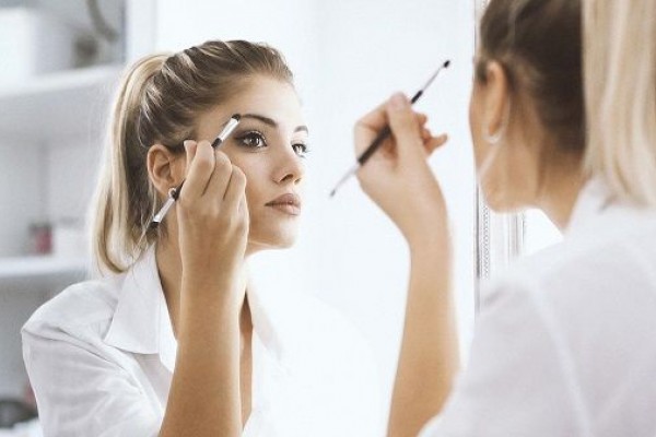 Makin Sedikit Wanita Indonesia yang Pakai Makeup Supaya Cantik