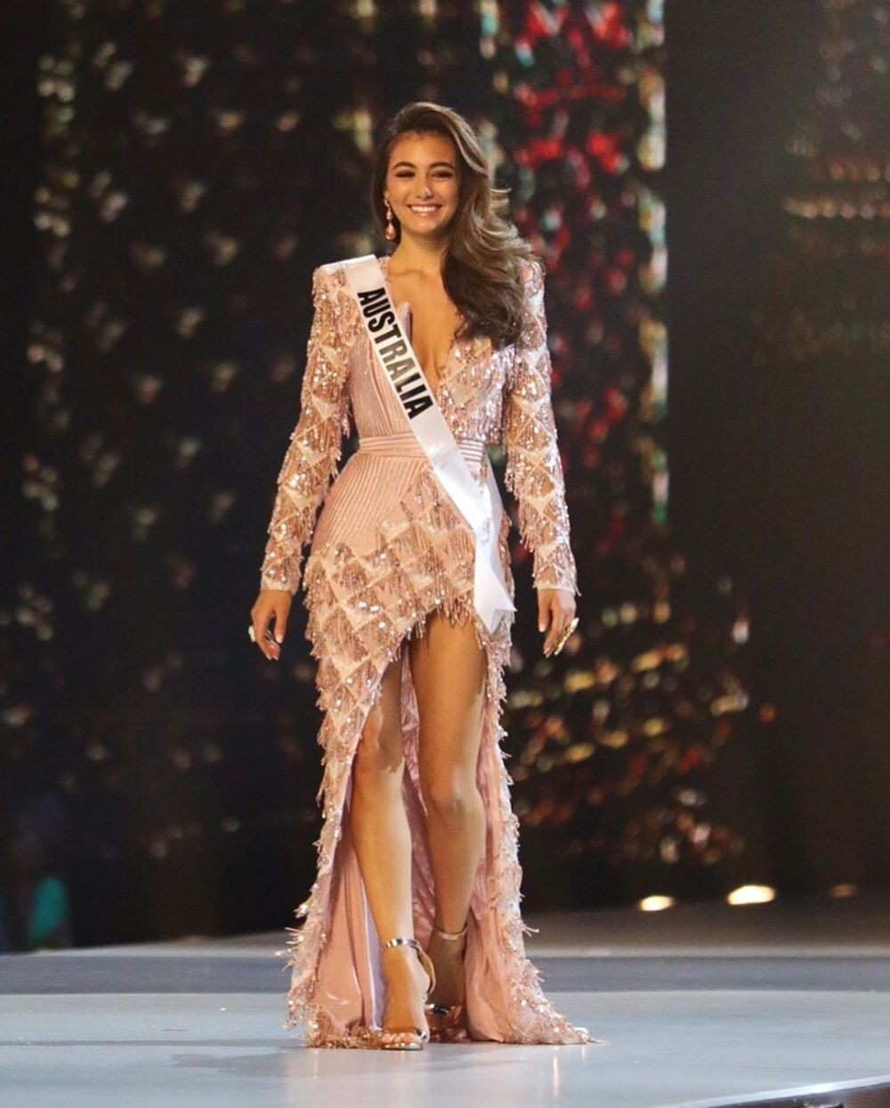 10 Evening Gown Paling Cantik di Gelaran Miss Universe 2018