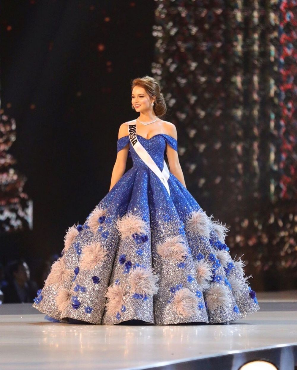 10 Evening Gown Paling Cantik di Gelaran Miss Universe 2018