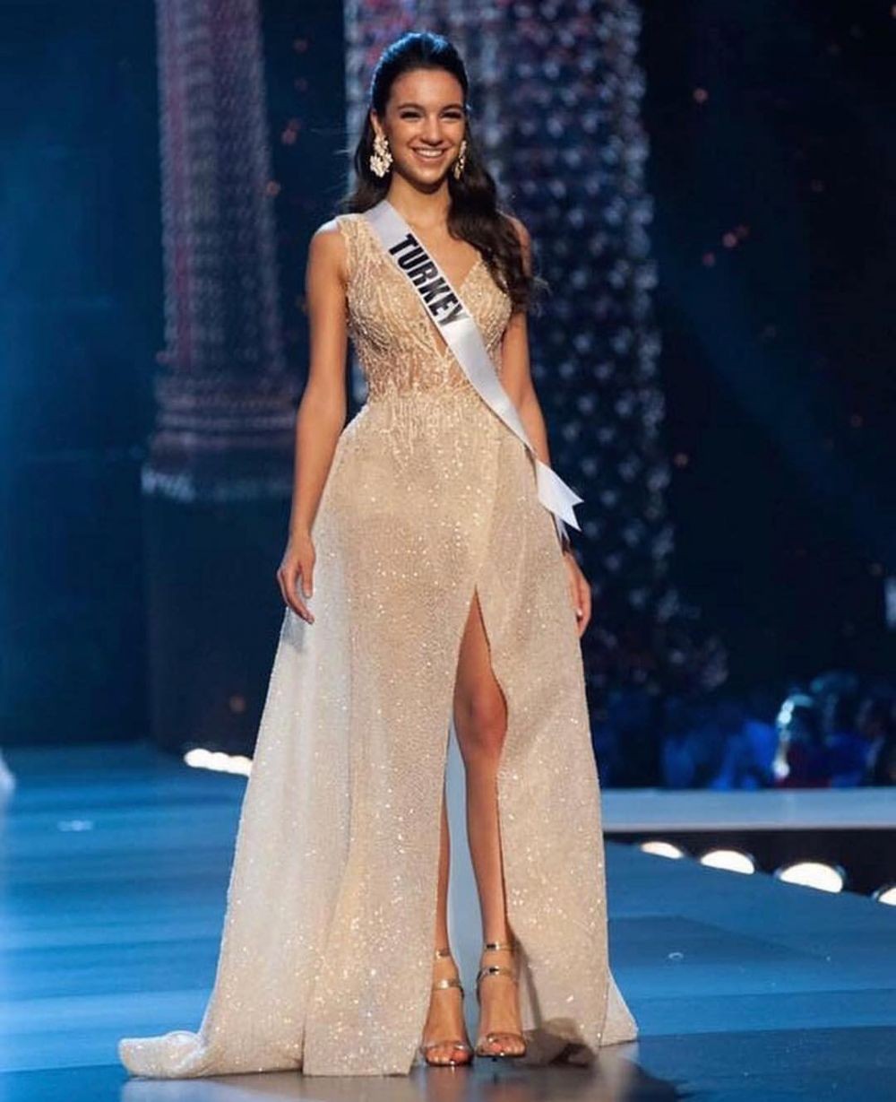 10 Evening Gown Paling Cantik di Gelaran Miss Universe 2018