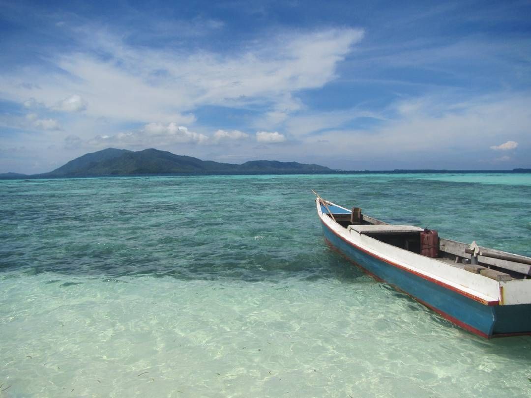 7 Pulau Di Jawa Yang Punya Pemandangan Laut Keren Abis