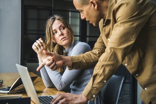 Gak Melulu Buruk, Ini 5 Pelajaran Penting yang Bisa Dipetik dari Gosip