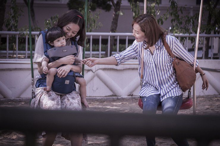 9 Film dan Drama Korea yang Gambarkan Besarnya Kasih Ibu Pada Anaknya