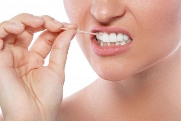 5 Kerugian Kalau Sering Pakai Tusuk Gigi, Apa Saja?