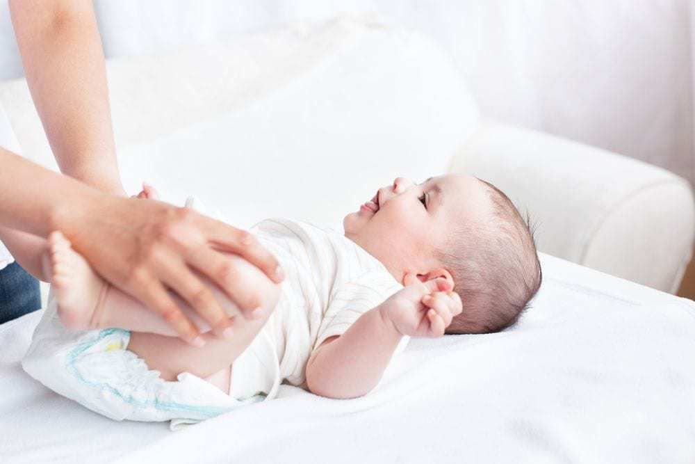 5 Risiko pada Bayi Jika Digendong setelah Kerja Tanpa Ganti Pakaian
