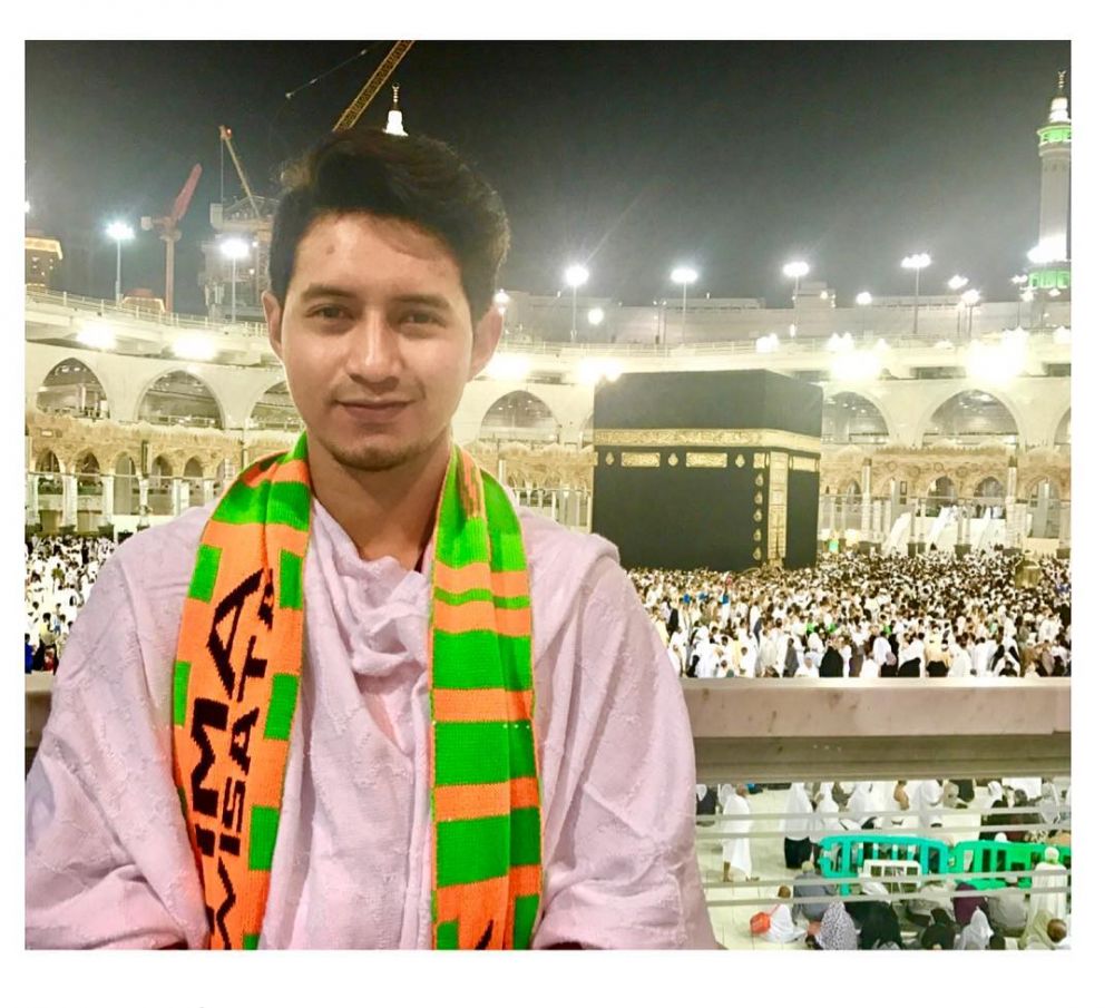 Dekatkan Diri Pada Tuhan, Ini 10 Potret Artis Saat Umrah di Tanah Suci