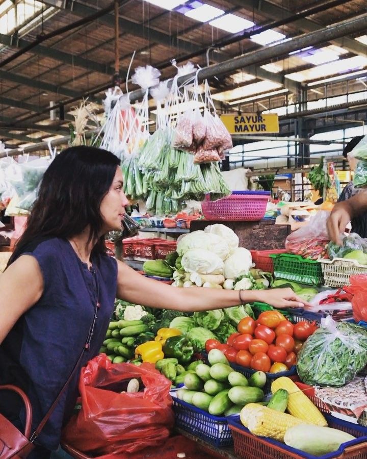 Jauh dari Kata Mewah, Ini 10 Artis yang Kepergok Lagi Belanja di Pasar