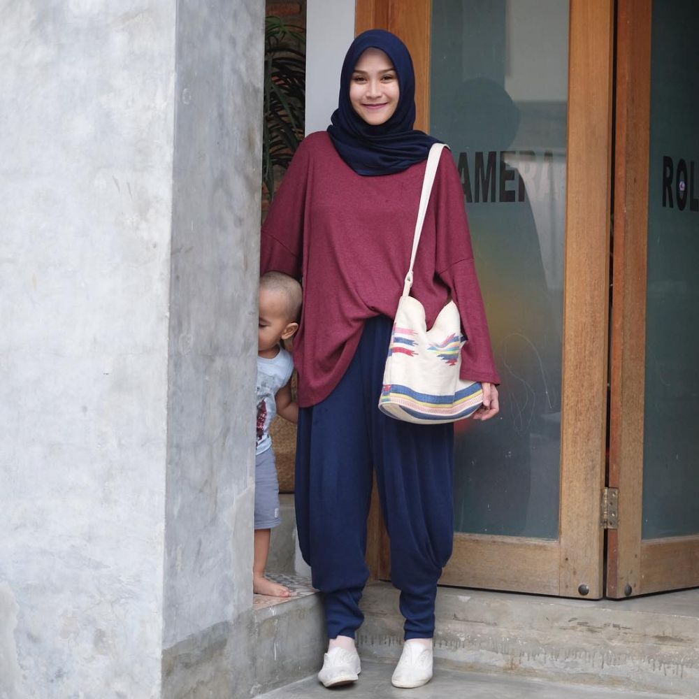 Inspirasi Oversized Style Ala Zaskia Adya Mecca