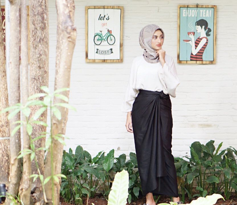 9 OOTD Outfit Hijab Modis Selebgram Munira Agile Stylish 