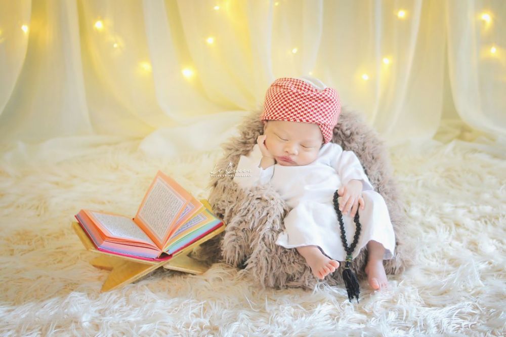 10 Inspirasi Photoshoot Bayi  dengan Tema Islami