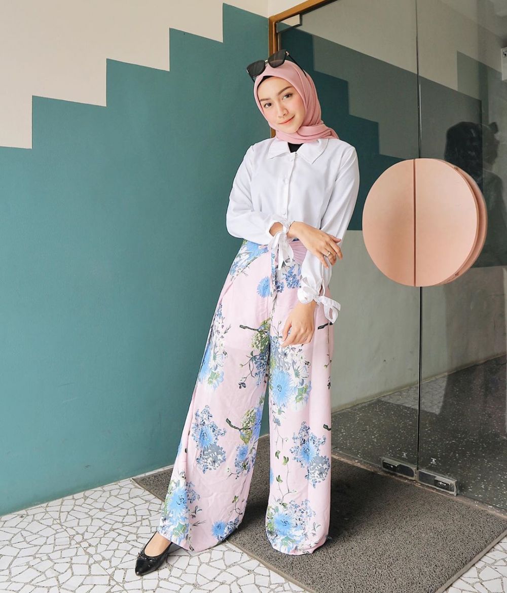 Cocok Buat ke Kampus! 9 Inspirasi OOTD Nuansa Pastel Ala Melody Prima