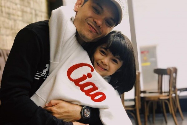 10 Potret Kedekatan Ben Kasyafani dan Sienna, Manis Banget!