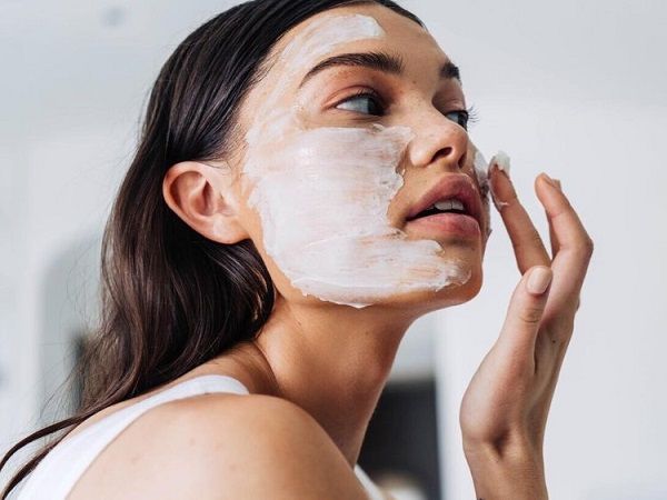 5 Kesalahan Paling Fatal Saat Pakai Face Mask, Bisa Bikin Gagal Cantik