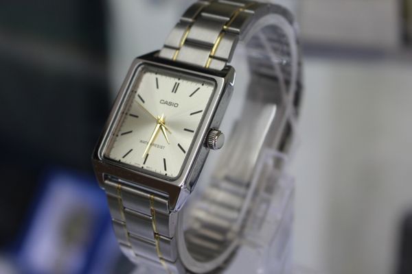 5 Jam Tangan Square Keren untuk Pria yang Bisa Kamu Beli