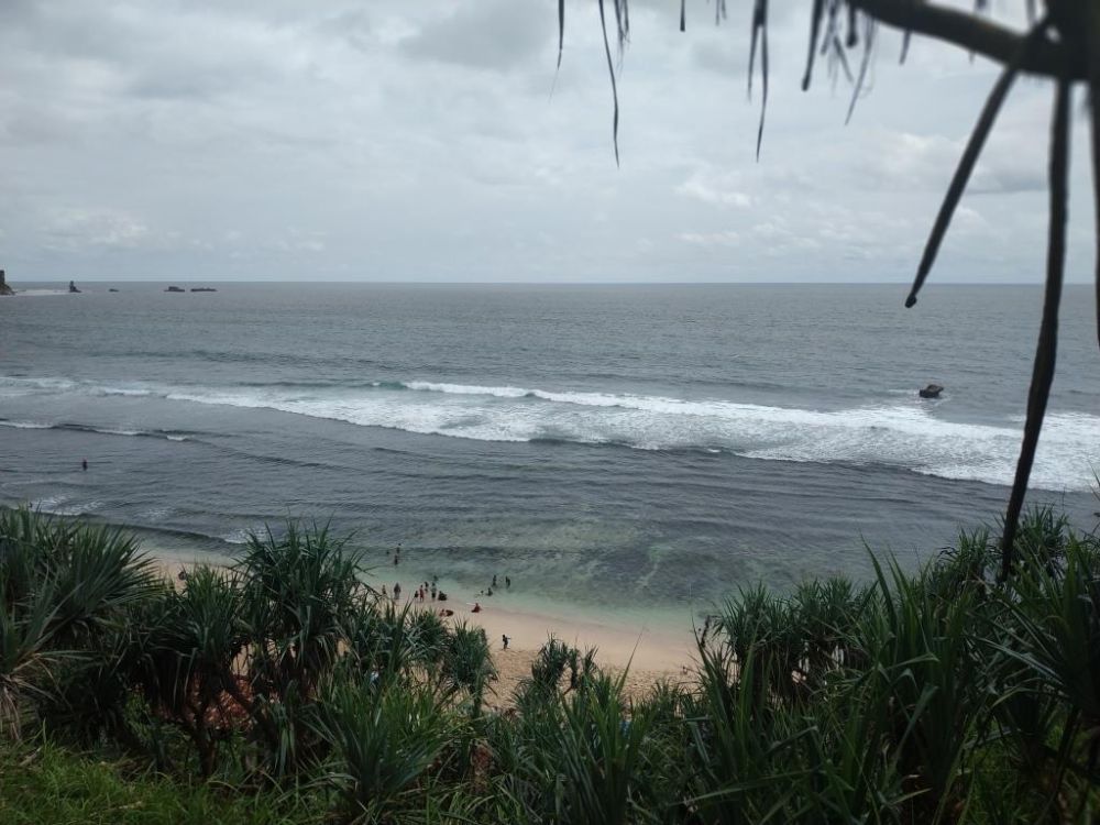 Indahnya Pantai Nampu Pantai Tersembunyi Di Kabupaten Wonogiri