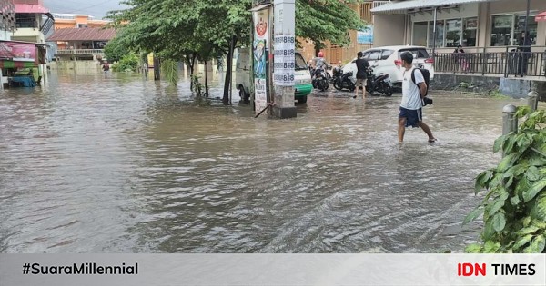 Makassar Dan Sekitarnya Masih Terkepung Banjir Warga Diminta Waspada