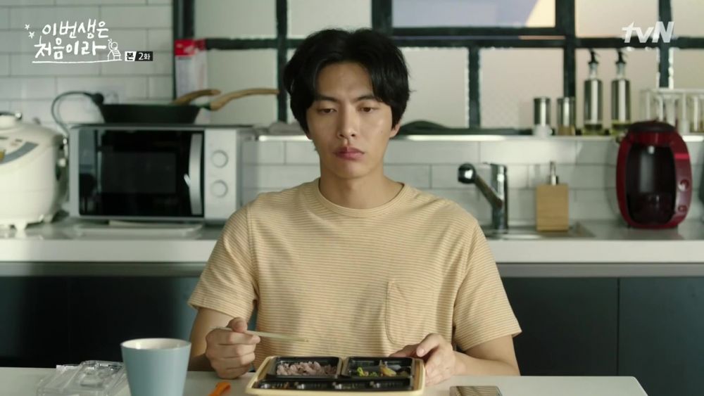 5 Sifat Berlawanan INFJ yang Sulit Dipahami Kepribadian Lain