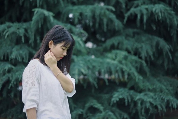 5 Zodiak Cewek yang Konon Mudah Terpikat Rayuan Cowok, Kelepek-kelepek