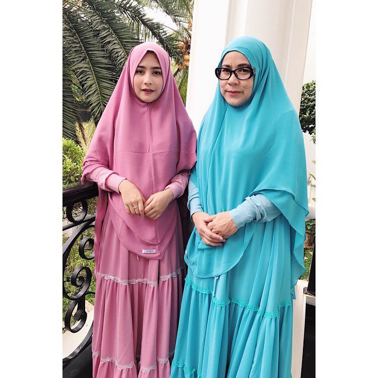 Anggun Bak Bidadari, 10 Potret Prilly Latuconsina dalam Balutan Hijab