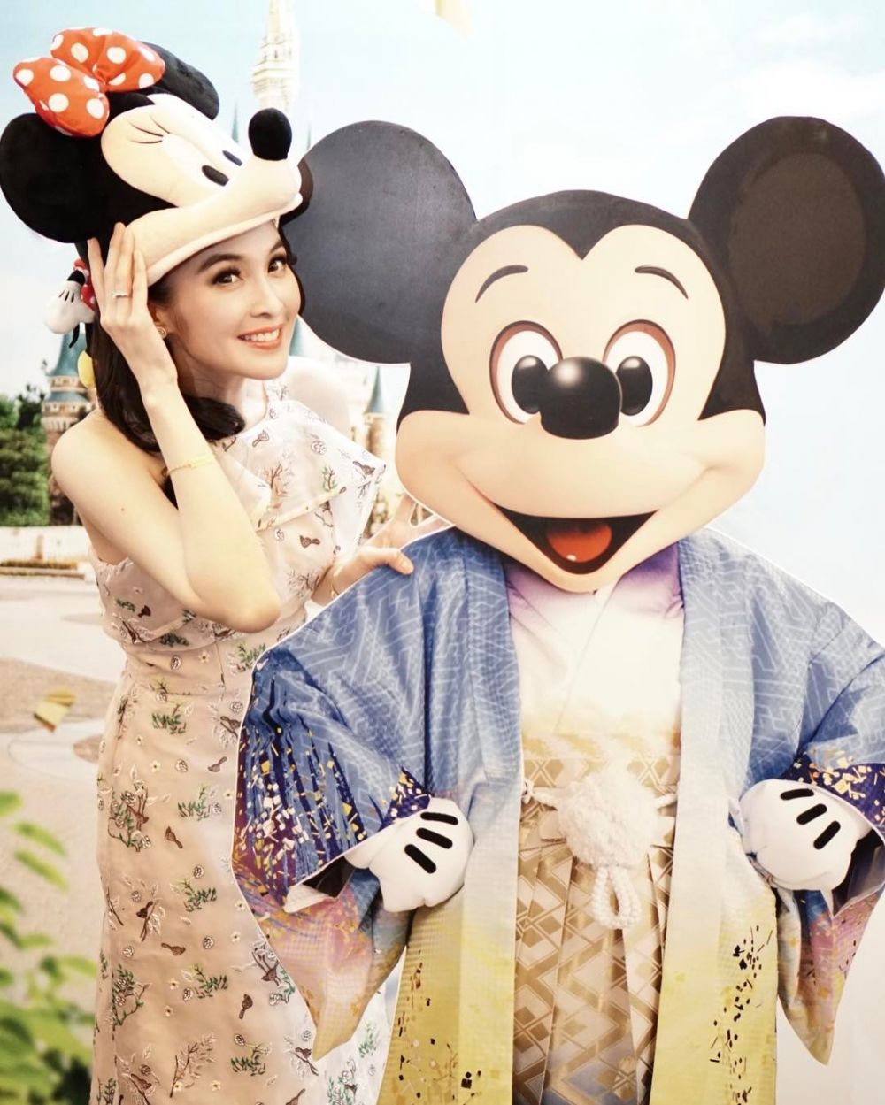 10 Momen Sandra Dewi Saat Jadi Penggila Berat Mickey Mouse, Gemasin!