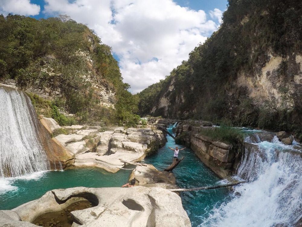 7 Potret Cantiknya Air Terjun Tanggedu di Pulau Sumba!