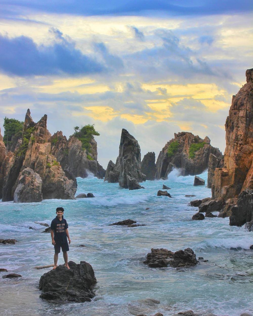 8 Potret Panorama Pantai Gigi Hiu Di Lampung Indahnya Kebangetan