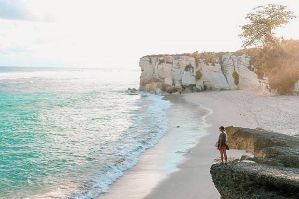 7 Potret Indahnya Pantai Watubela Pulau Sumba yang Bikin Takjub!