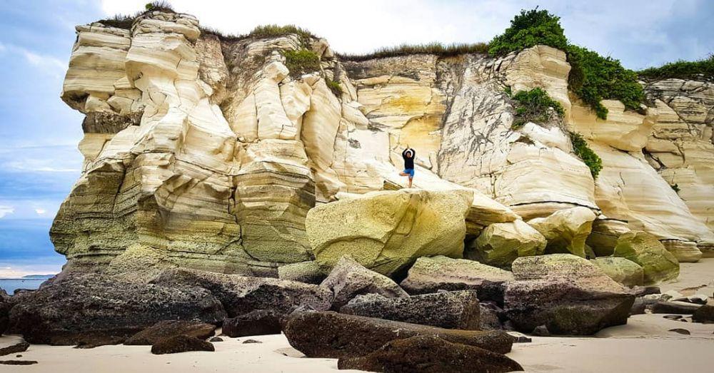 7 Potret Indahnya Pantai Watubela Pulau Sumba yang Bikin Takjub!