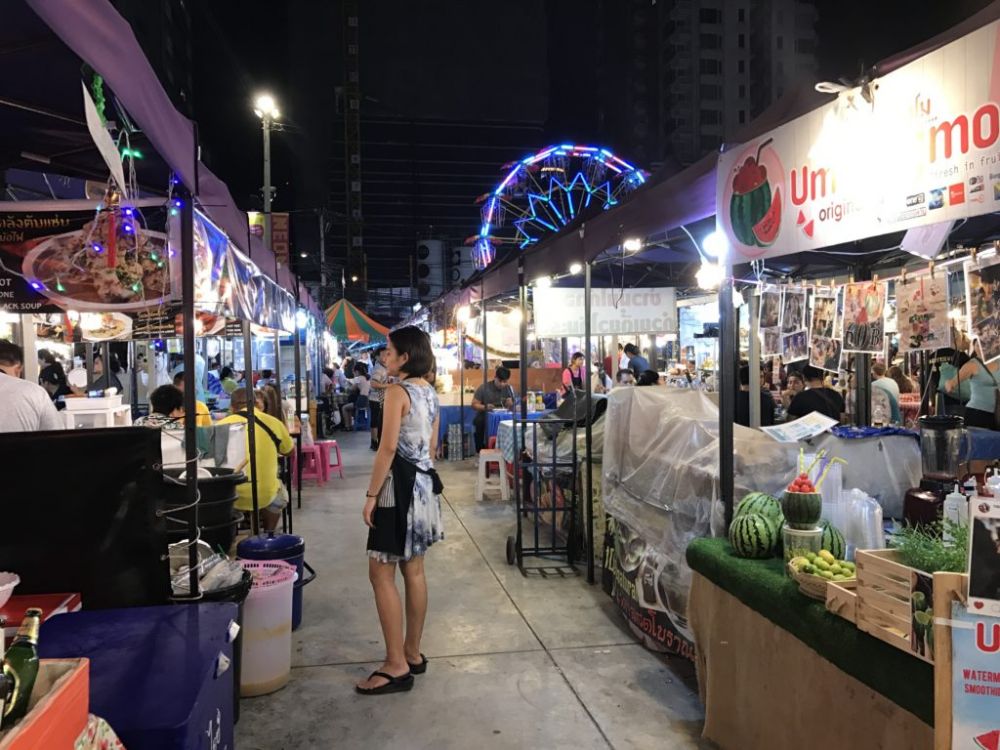 5 Night Market yang Bisa Kamu Kunjungi Saat Wisata di Bangkok