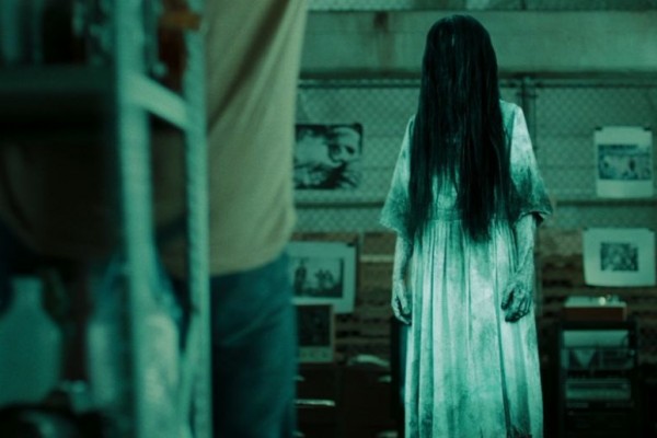 Gak Selalu Mistis, Ini 5 Penjelasan Ilmiah Mengenai Penampakan Hantu