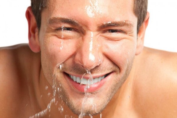 Agar Makin PeDe, Ikuti 5 Tips Merawat Kulit Wajah Ini Bro!