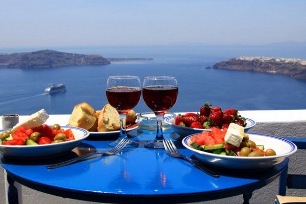 5 Makanan yang Patut Kamu Coba Saat Wisata di Santorini