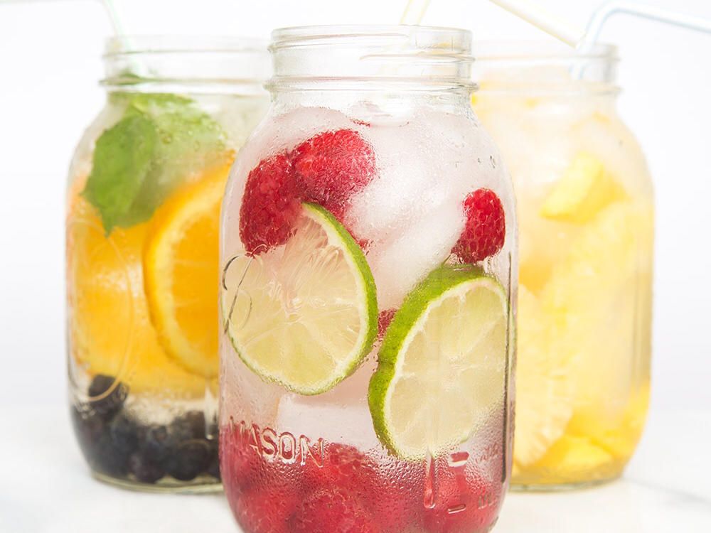 7 Manfaat Rajin Minum Infused Water, Segar Tanpa Rasa Berdosa