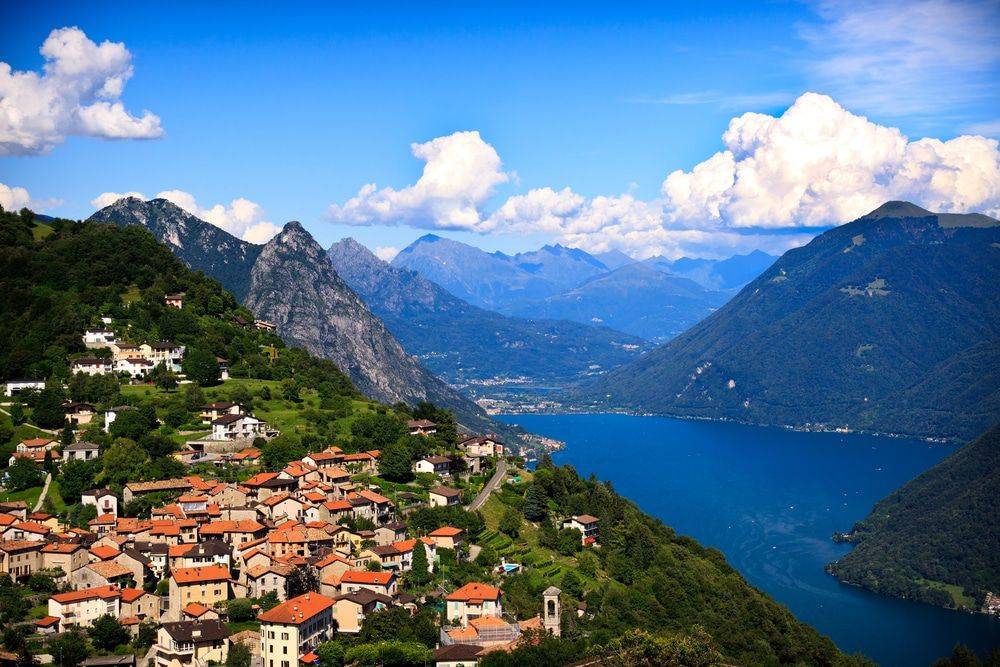 Bikin Adem 7 Pemandangan  Danau di  Swiss  Ini Indah  Bak Lukisan