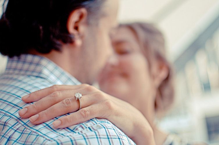 Berniat Nikah Muda, 6 Zodiak Ini Enggan Pacaran Lama-Lama