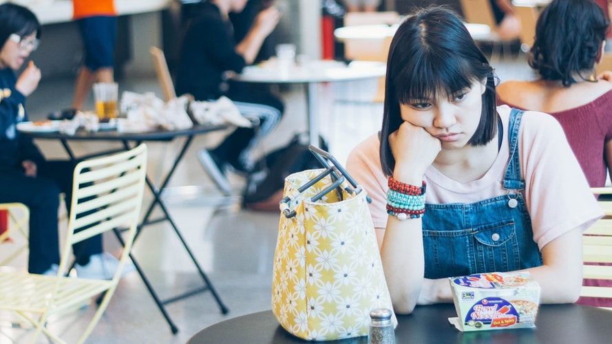 Jangan Panik! Ambil 6 Tindakan Bijak Ini Saat Kalian Digosipkan Teman