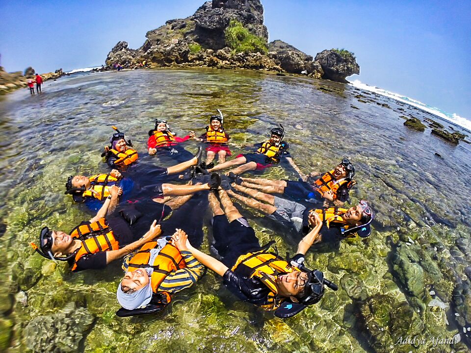 Pantai Nglambor Gunungkidul: Lokasi, Rute, Harga Tiket dan Tips