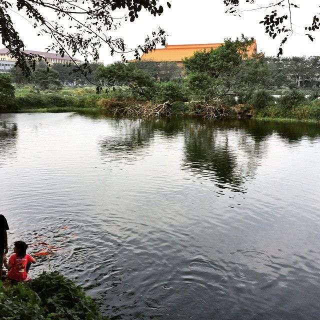 Meski Kota Metropoltian, Medan Punya 7 Taman yang Asri Banget 