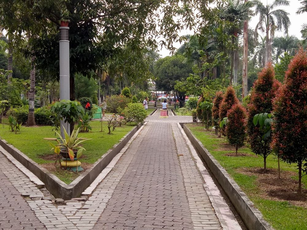 Meski Kota Metropoltian, Medan Punya 7 Taman yang Asri Banget 
