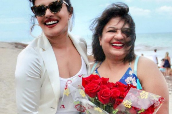 Bak Pinang Dibelah Dua, 10 Potret Kompak Priyanka Chopra dengan Ibunya