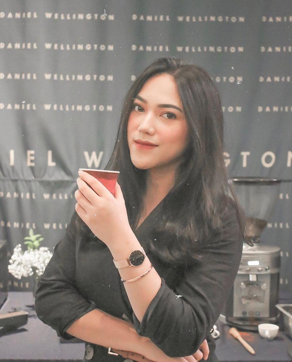 10 Potret Nabila Gardena dengan Beragam Pose Ini Sukses