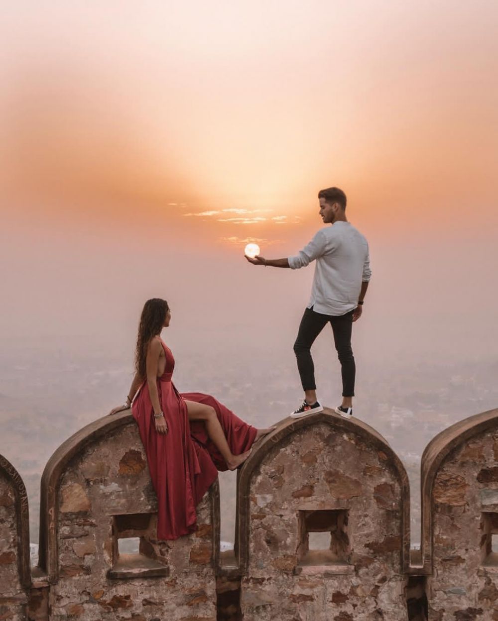 15 Ide Potret Romantis buat Honeymoon ala Pasangan Travel Blogger