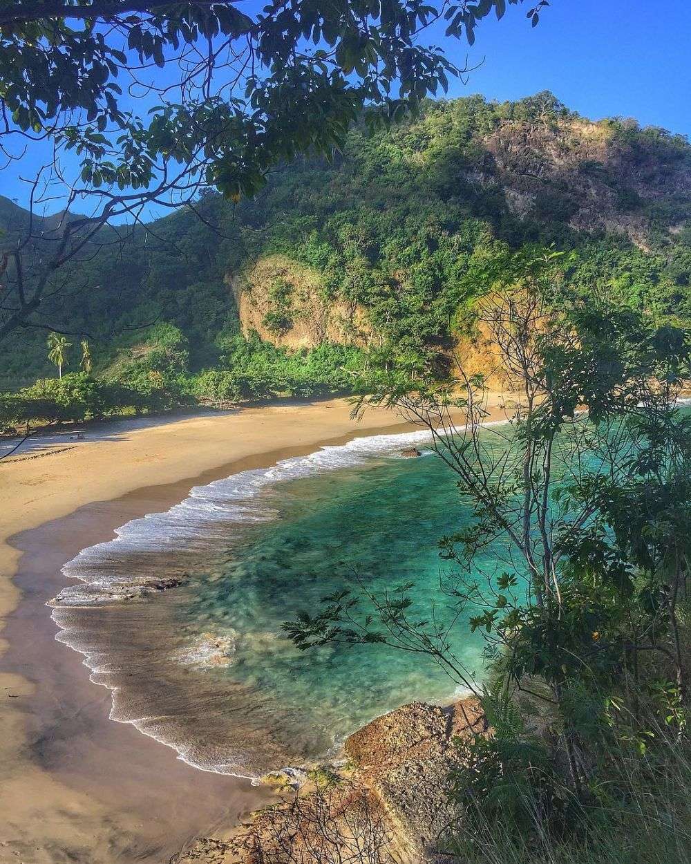 10 Potret Keindahan Pantai Kiko Di Pulau Flores Bikin Takjub