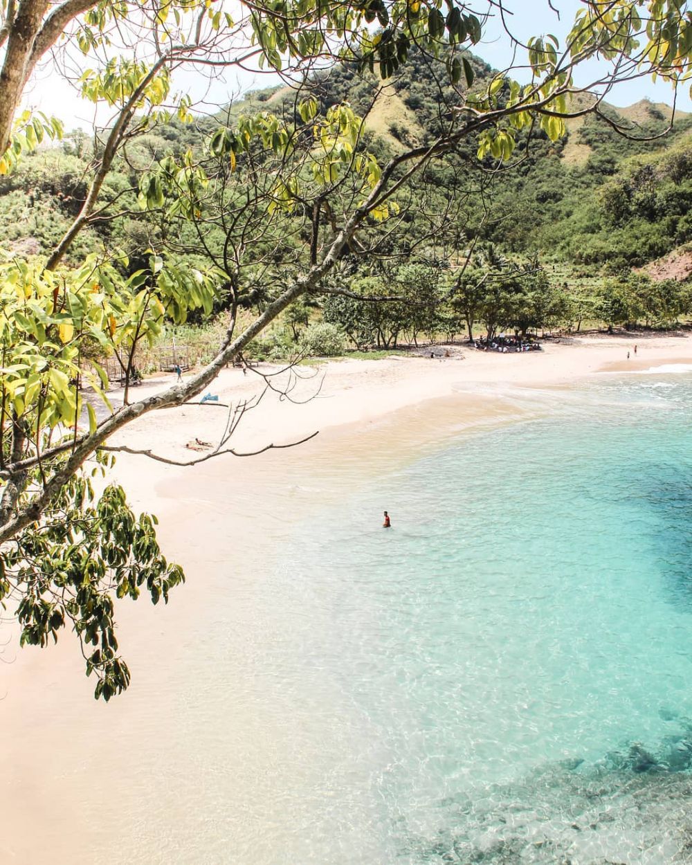 10 Potret Keindahan Pantai Kiko Di Pulau Flores Bikin Takjub